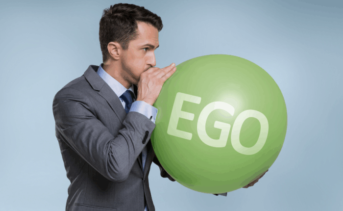 ego inflado en el placer y el sufrimiento