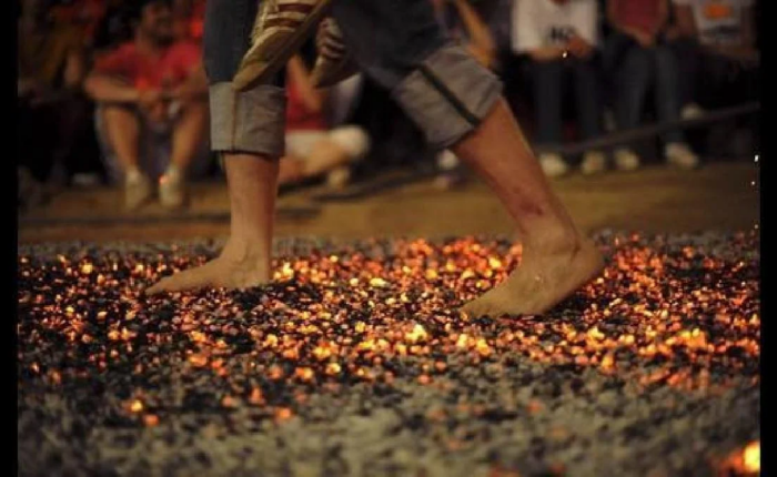 caminar sobre brasas